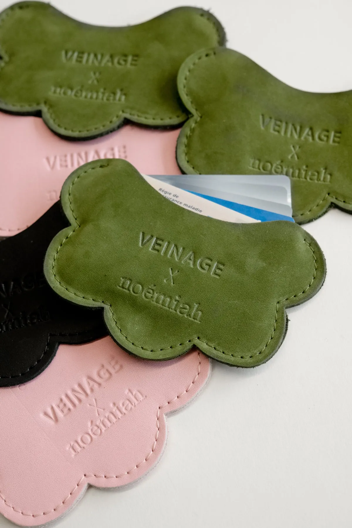 Leather cardholders with scalloped edges VEINAGE x Noémiah